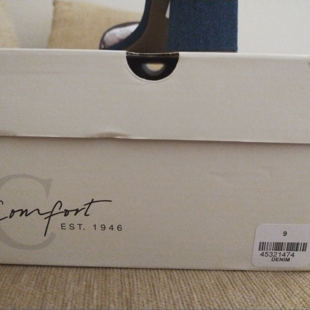 Shoes by Comfort, sz 9, color denim 🔵